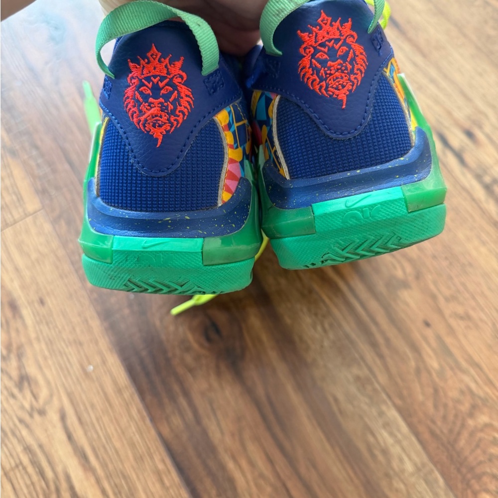 Nike LeBron Witness 7 Kaleidoscope GS DQ8650-400 - Picture 6 of 10